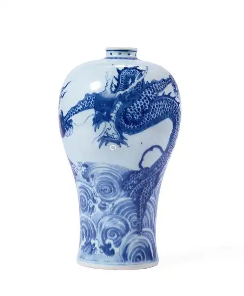 清康熙 青花海水云龙纹梅瓶