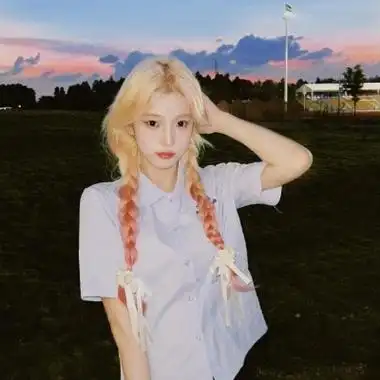 高清唯美的染发女生头像时尚图片