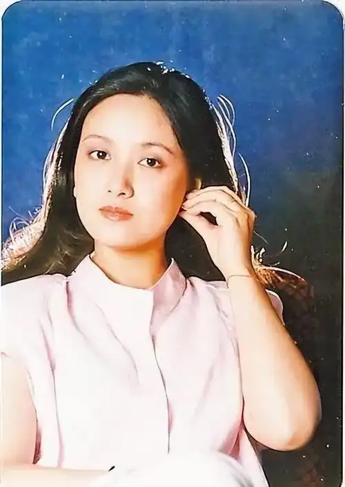 尽管张国立与其妻子的婚姻生活备受瞩目,但令人遗憾的是,自从她步入