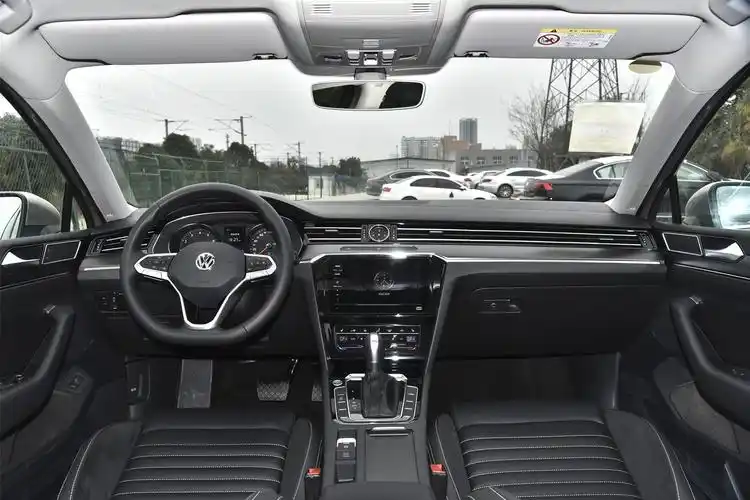 2020款迈腾330tsi双离合领先型