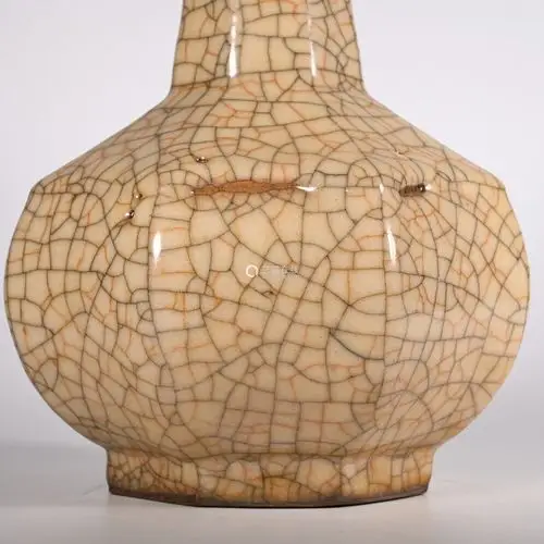 宋代哥窑棕式瓶