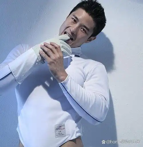 肌肉猛男peterlee画风突变竟然玩起击剑不愧是心目中完美男神