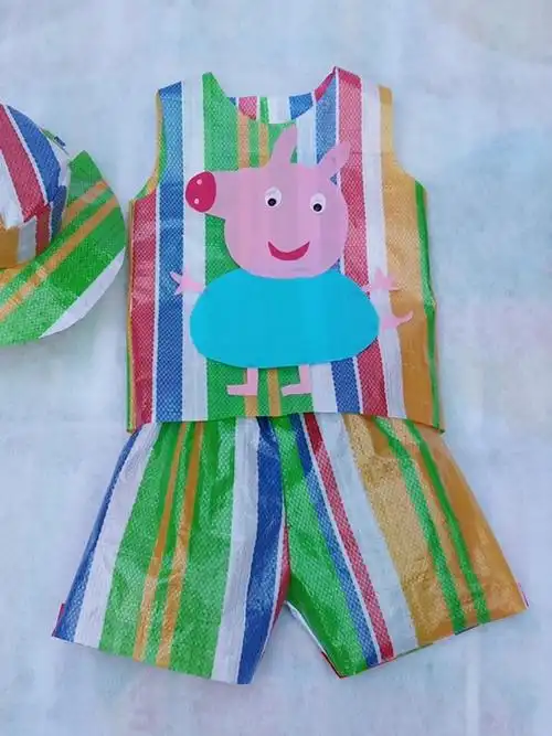 小可爱 儿童环保衣服塑料袋时装秀