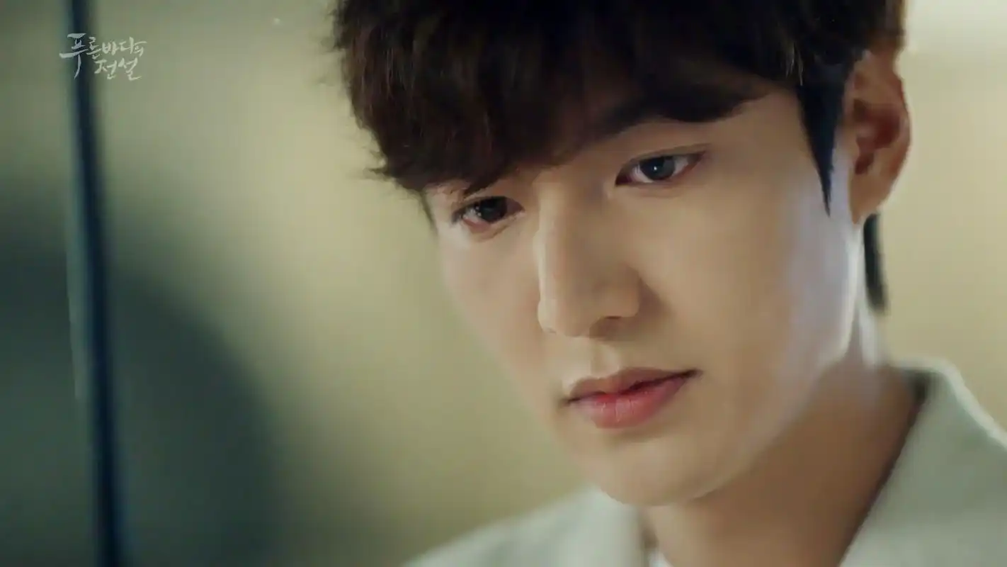 蓝色大海的传说李敏镐白色西装剧照图片桌面壁纸