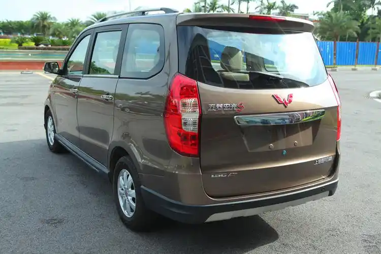 五菱宏光s自动挡上市 售7.38-7.93万元_手机凤凰网汽车_凤凰网