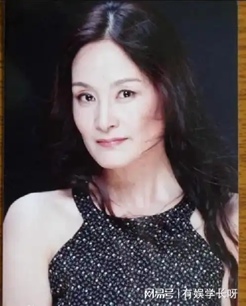 牛飘的妻子是跟他同校的潘沙泉.