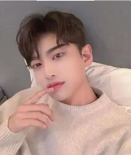 2020韩式男生发型参考,去理发店不要再说"两边剪短"了!