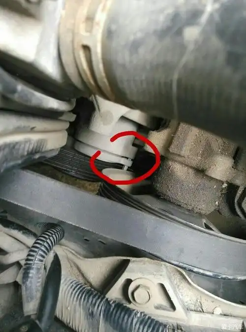 2.0更换发电机皮带作业(3/6)