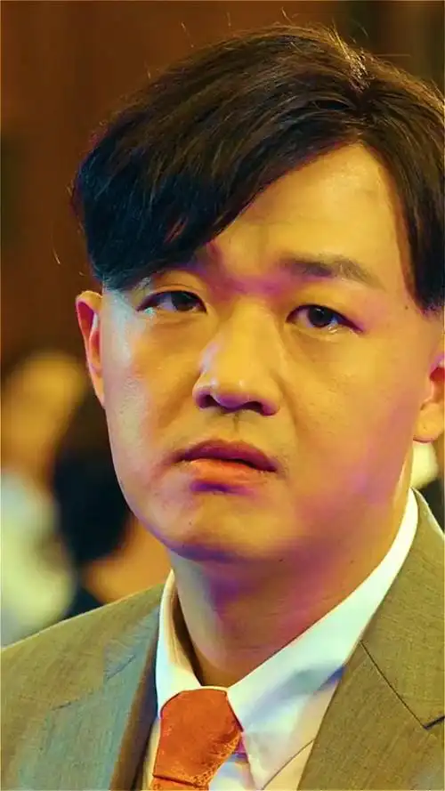 有头发的包贝尔,有点不适应