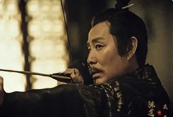 即使是经验丰富的演员陈道明,在拍摄电影时也需要借助一些特殊道具来