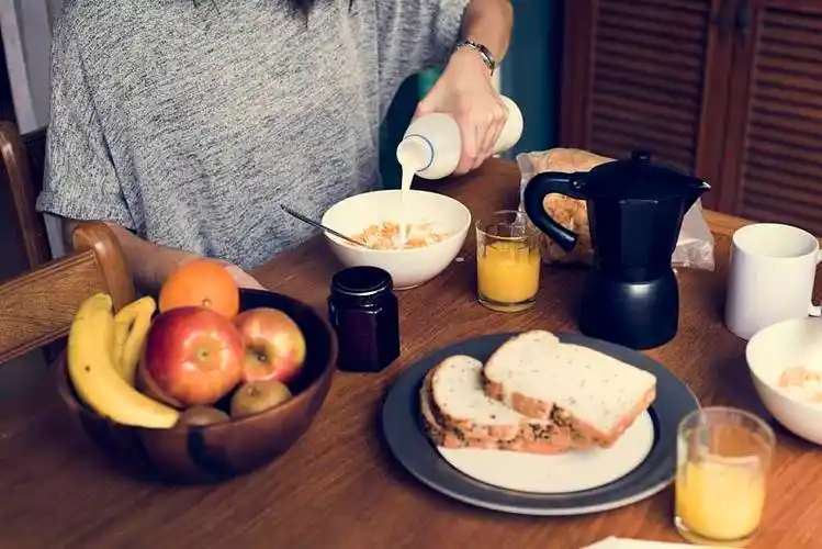 吃早餐图片_吃早餐高清图片_全景视觉