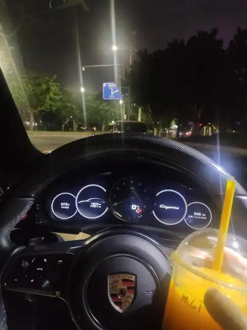 说好的开保时捷招女生喜欢,我咋不觉得