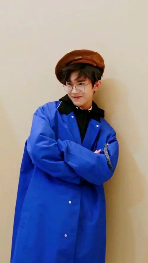 求易烊千玺一张高清图