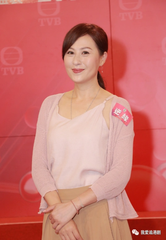 离婚后,江欣燕依然明艳照人,更为不少美容疗程担任代言人.