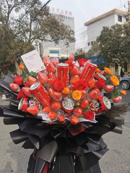 跨年红色系草莓旺仔花束