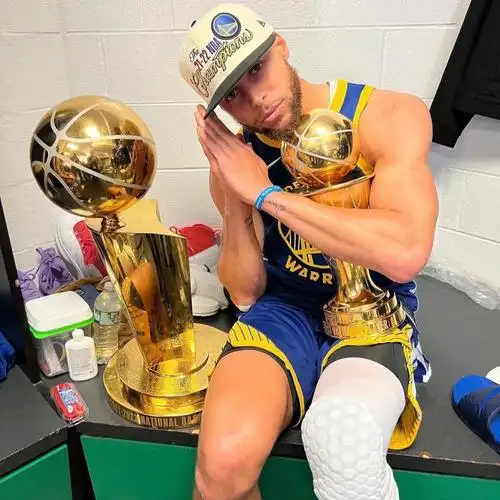 勇士总冠军库里fmvp