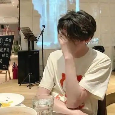 一人一张分开的耐看真人情侣头像