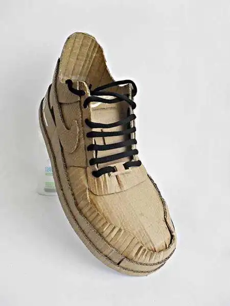 瓦楞纸做的耐克鞋