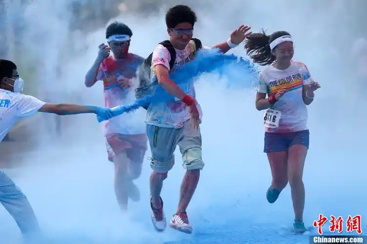 北京万人彩色跑high翻天系亚洲首次