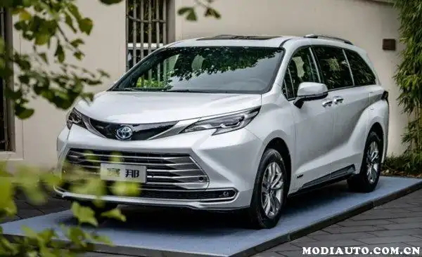家用的奶爸车,丰田赛那最大的优势就是空间宽敞,车内即便采用了7座