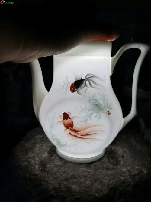 70年代手绘金鱼栩栩如生纹茶壶