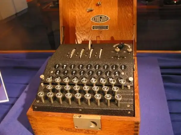 解密恩尼格玛机   频率分析一出现,编码人就开始寻找破坏频率分析的