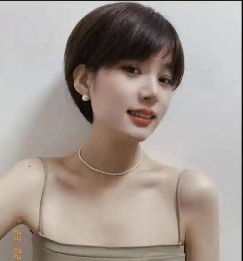 今年夏天流行这3款"齐耳短发"显年轻显小_头发_发型_卷发