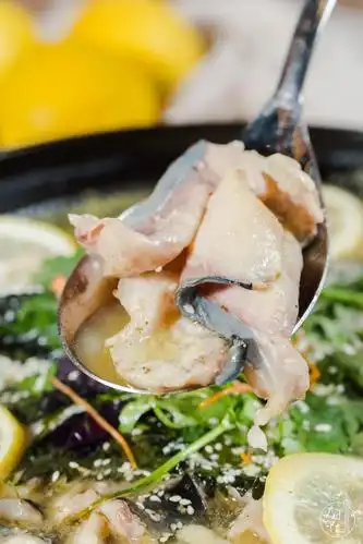 店里有5种鱼可选,鸭嘴鱼,鲈鱼,鲟龙鱼,脆肉皖,罗非鱼.