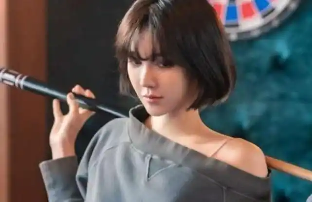 《顶楼》罗爱乔是秀莲假扮的吗?第一季死去的是申秀莲的什么人?