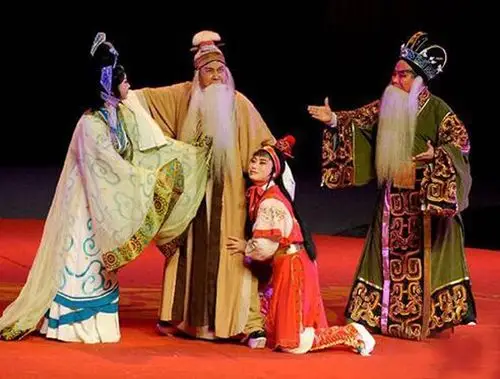 豫剧的板路有慢板,原板,二六板,二八板流水板垛板,散板,摇板,飞板