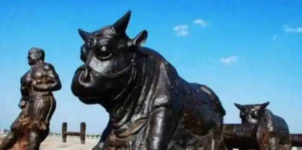 唐朝70吨"黄河铁牛"被捞出,露天随意摆放却不保护?