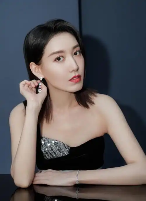 演员高露:当红时低调嫁圈外丈夫,中年再翻红,如今幸福美满