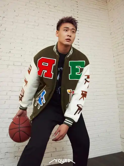 929292赵睿拍摄帅气组照 成为时尚杂志封面人物