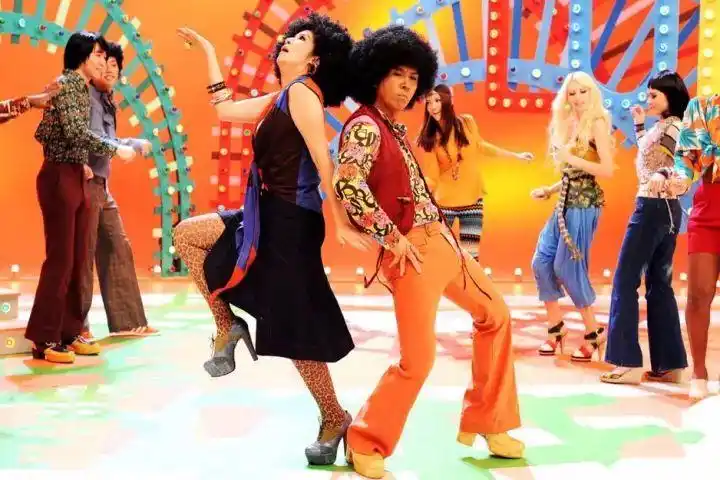 重返七十年代复古派对跳起荡气回肠的disco节奏舞步吧