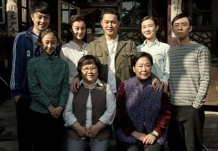 《平凡岁月》电视剧 | 也划分为轻喜剧吧,因为每集都有笑点呐.