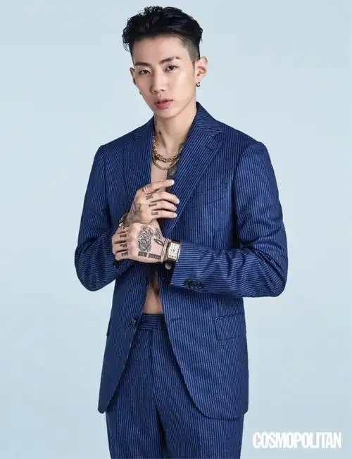 朴宰范身穿西服写真