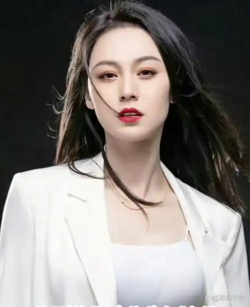 唐艺,一个湖南网红一姐,粉丝突破四千万的女歌手.