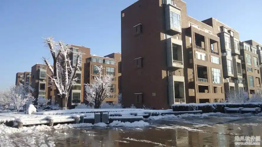 婚后住在北京"果岭里class"小区一套复式豪宅中,因为是有名的明星小区