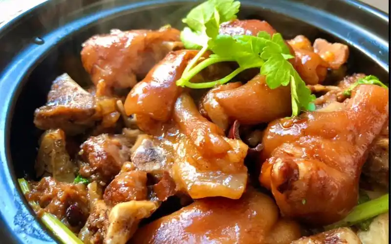 酸梅猪蹄广东经典下饭菜猪蹄肥而不腻又酸甜开胃越吃越想吃