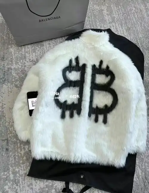 balenciaga 白色后背bb涂鸦皮草夹克 901w