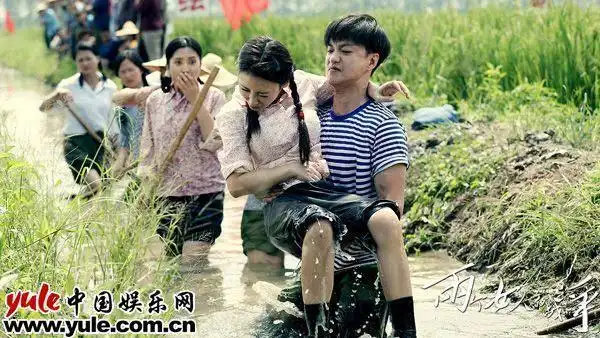 柳岩周一围对峙柳岩洗衣柳岩田地感伤柳岩饰演的角色性格倔强