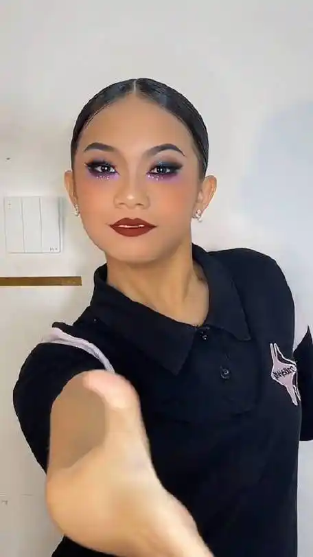 国标拉丁舞比赛化妆教程