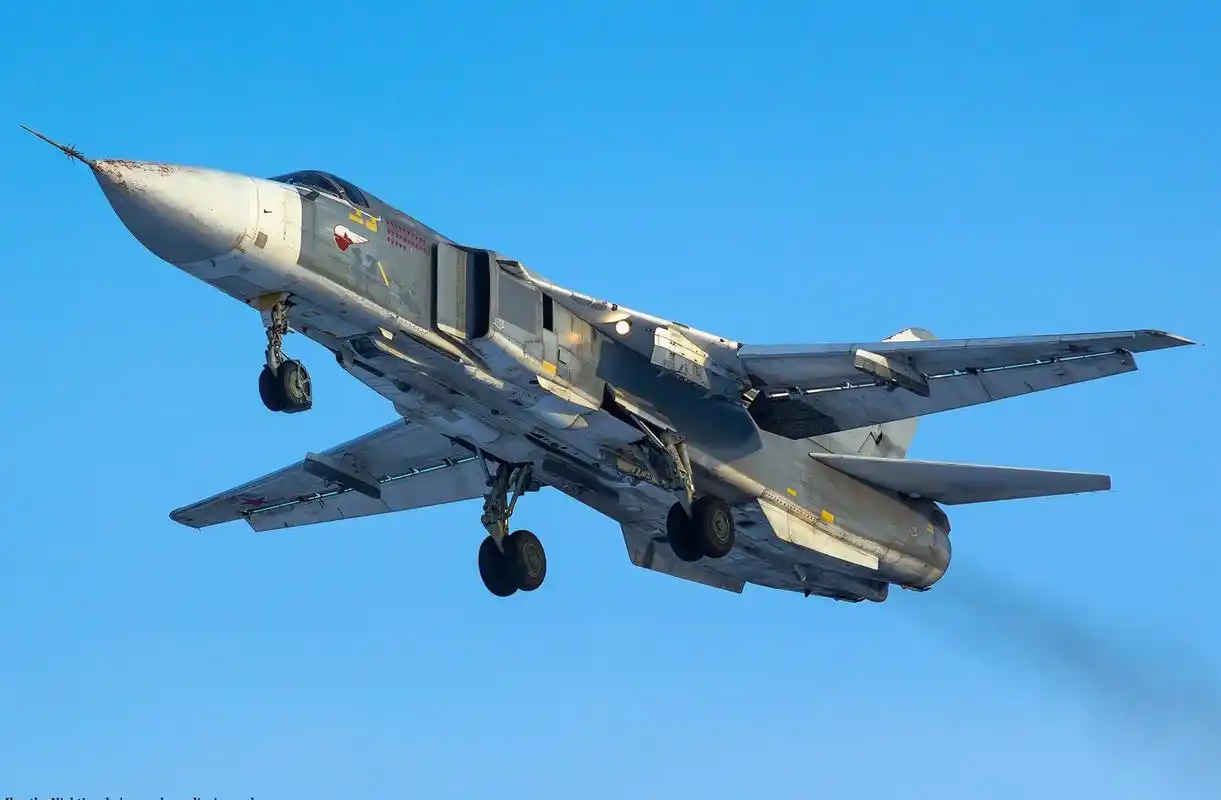 战机欣赏:俄罗斯 苏-24战斗轰炸机