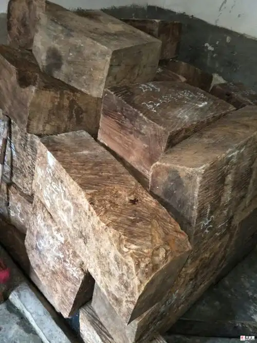 黄金楠木黄心楠金丝楠大板木板家具板木方木料工艺料烟筒料花瓶料 -