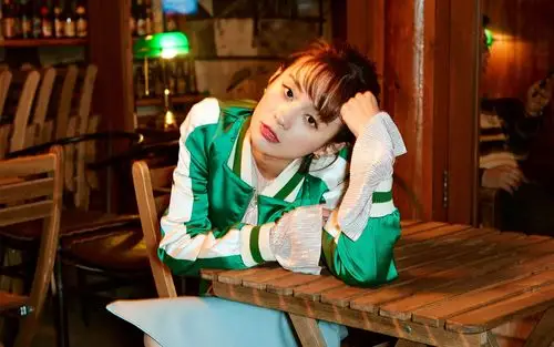 郑合惠子时尚街拍图片桌面壁纸