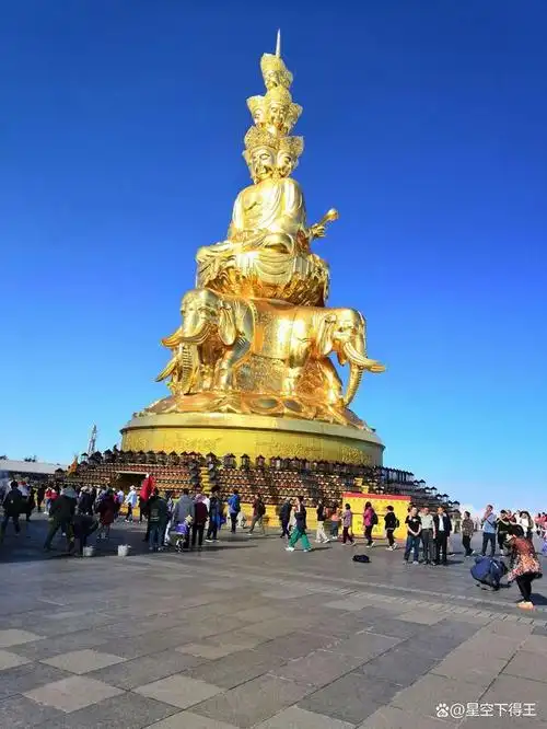 四川峨眉山,中国"四大佛教名山"之一,素有"峨眉天下秀"之称.