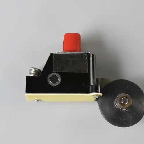 电梯限位开关ndqx41bndqx41k行程东芝换速极限开关电梯配件大全dnd