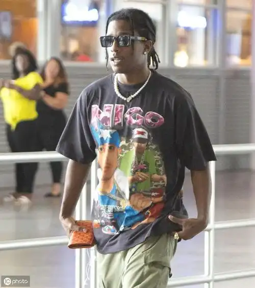 asap rocky被捕入狱,结束了33天的监狱生活,他抵达肯尼迪机场