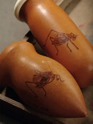 现代非遗传承人庞昌山纪念王世襄先生火绘蝈蝈葫芦两件