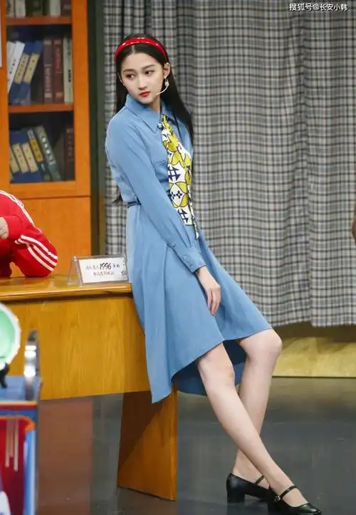 关晓彤偷偷改身高官方身高调低至172